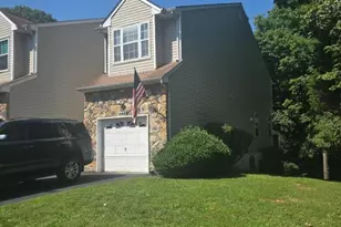 1098 Oakcroft Ln, Franklin Township, NJ 08873 - Photo 1