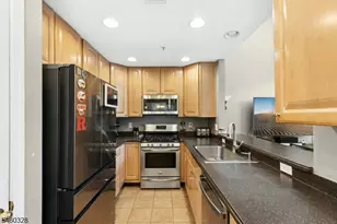 402 Donato Cir, Scotch Plains Township, NJ 07076 - Photo 7