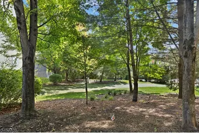 402 Donato Cir, Scotch Plains Township, NJ 07076 - Photo 3