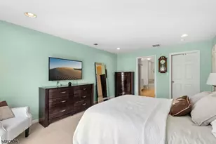 402 Donato Cir, Scotch Plains Township, NJ 07076 - Photo 17