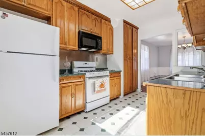 28 Perry St, Belleville, NJ 07109 - Photo 11