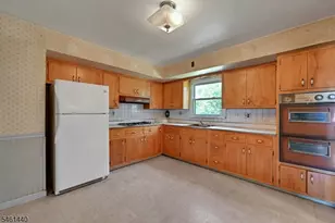 347 Chestnut Ave, South Hackensack Township, NJ 07606 - Photo 17
