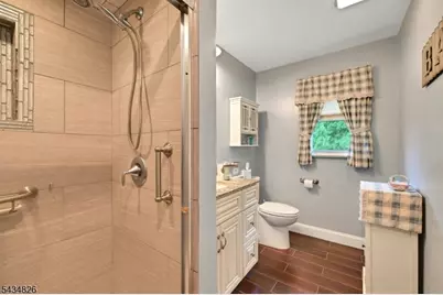 347 Chestnut Ave, South Hackensack Township, NJ 07606 - Photo 7