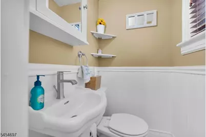 20 Twain Pl, Clifton, NJ 07013 - Photo 13