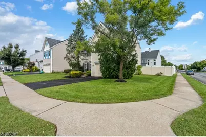 40 Champlain Way, Franklin Township, NJ 08823 - Photo 3