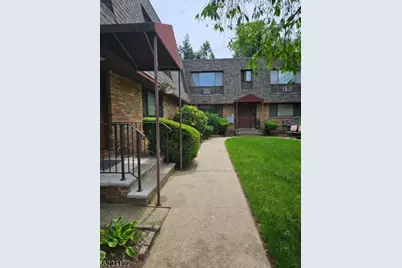 164 Diamond Bridge Ave, Hawthorne, NJ 07506 - Photo 1
