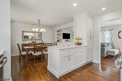 2105 Maple View Ct, Scotch Plains Township, NJ 07076 - Photo 9