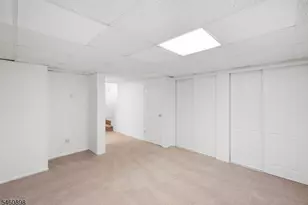 126 Locust Ct, Raritan Township, NJ 08822 - Photo 25
