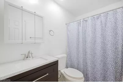 126 Locust Ct, Raritan Township, NJ 08822 - Photo 19