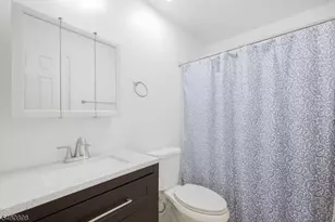 126 Locust Ct, Raritan Township, NJ 08822 - Photo 19