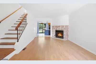 126 Locust Ct, Raritan Township, NJ 08822 - Photo 9