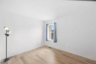 126 Locust Ct, Raritan Township, NJ 08822 - Photo 17