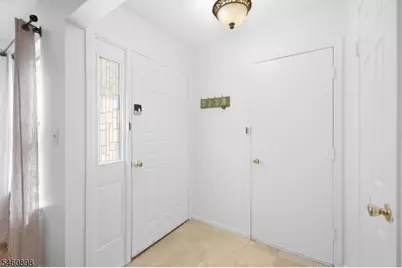 126 Locust Ct, Raritan Township, NJ 08822 - Photo 5