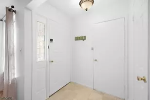 126 Locust Ct, Raritan Township, NJ 08822 - Photo 5