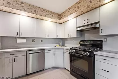 108 Saratoga Sq, Wayne Twp., NJ 07470 - Photo 9