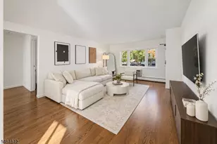 39 Wedgewood Dr, Verona, NJ 07044 - Photo 3