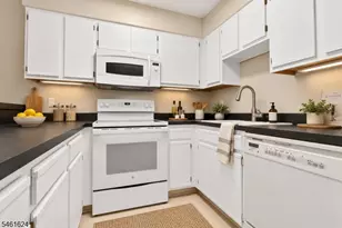 19 Plauderville Ave, Garfield, NJ 07026 - Photo 5