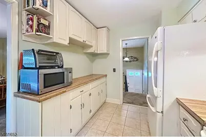 9 Barton Ln, Hopatcong, NJ 07843 - Photo 11