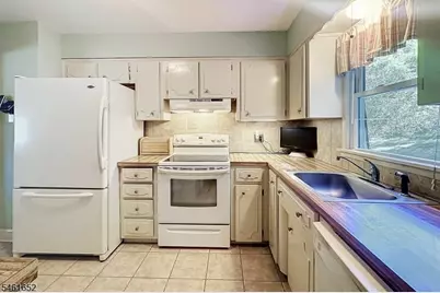 9 Barton Ln, Hopatcong, NJ 07843 - Photo 9