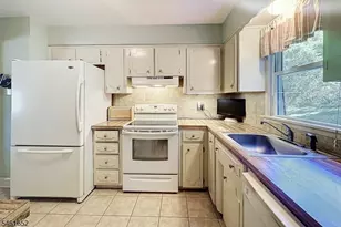 9 Barton Ln, Hopatcong, NJ 07843 - Photo 9