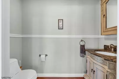 576 Richfield Ave, Kenilworth, NJ 07033 - Photo 17