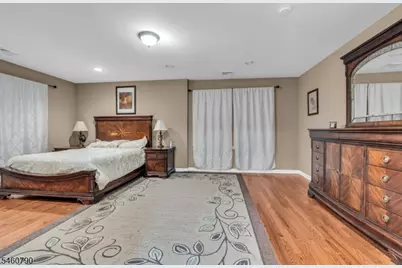 576 Richfield Ave, Kenilworth, NJ 07033 - Photo 23
