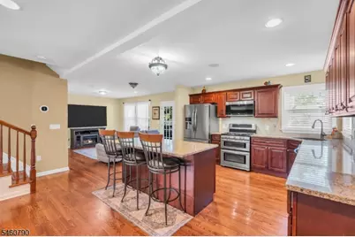 576 Richfield Ave, Kenilworth, NJ 07033 - Photo 9