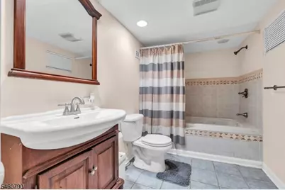 576 Richfield Ave, Kenilworth, NJ 07033 - Photo 33