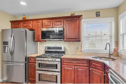 576 Richfield Ave, Kenilworth, NJ 07033 - Photo 11