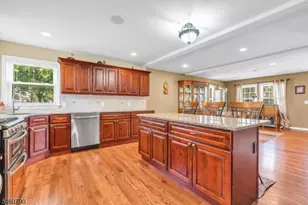 576 Richfield Ave, Kenilworth, NJ 07033 - Photo 13