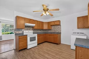 24 Presidential Dr, Washington Boro, NJ 07882 - Photo 5