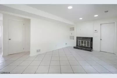 31 Harwood Pl, Wayne, NJ 07470 - Photo 13