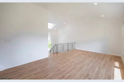 31 Harwood Pl, Wayne, NJ 07470 - Photo 11