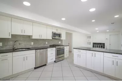 31 Harwood Pl, Wayne, NJ 07470 - Photo 5