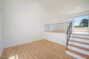31 Harwood Pl, Wayne, NJ 07470 - Photo 7