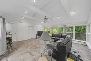41 Charwalt Dr, Hawthorne, NJ 07506 - Photo 15