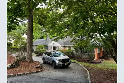 41 Charwalt Dr, Hawthorne, NJ 07506 - Photo 1