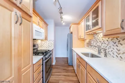 530 Valley Rd #7Z, Montclair, NJ 07043 - Photo 3