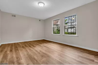 914 S 18th St, Newark, NJ 07108 - Photo 9