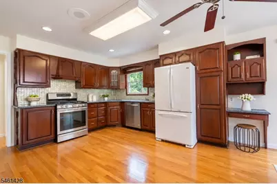 288 Corbett Pl, North Plainfield, NJ 07060 - Photo 3