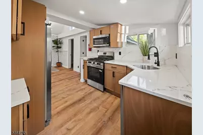 2 Knowles Ln, Mount Olive, NJ 07828 - Photo 5