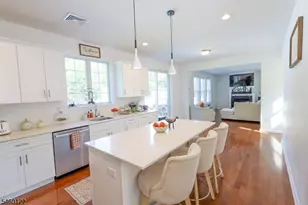 25 Ferro Monte Ave, Roxbury Township, NJ 07847 - Photo 9