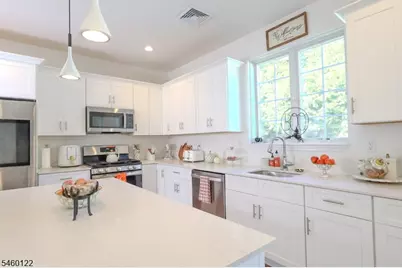 25 Ferromonte Ave, Roxbury Township, NJ 07847 - Photo 11