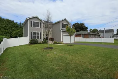 25 Ferromonte Ave, Roxbury Township, NJ 07847 - Photo 3