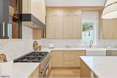 8 Roosevelt Ter, Livingston, NJ 07039 - Photo 5
