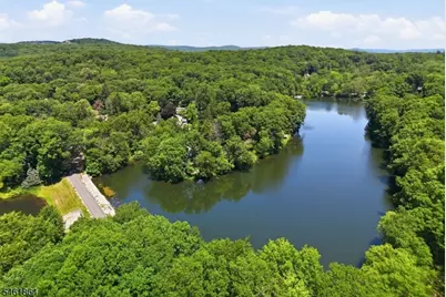 9 Juniper Trl, Kinnelon, NJ 07405 - Photo 11