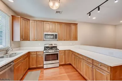 15 Bahr Cir, Verona, NJ 07044 - Photo 9