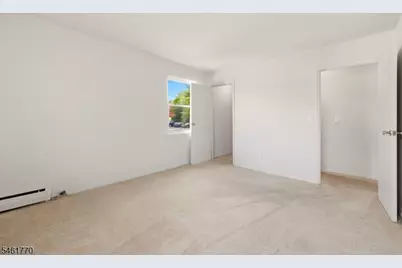 21 York  Drive Apt 3B, Edison Twp., NJ 08817 - Photo 17