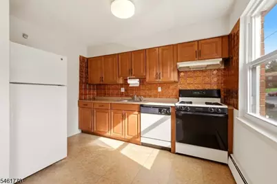21 York  Drive Apt 3B, Edison Twp., NJ 08817 - Photo 11