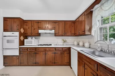 6 Redwood Dr, Clinton Township, NJ 08809 - Photo 9